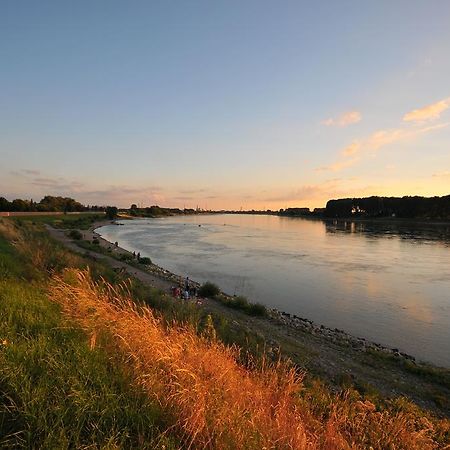 Hotel & Restaurant Zum Vater Rhein Monheim am Rhein Екстериор снимка