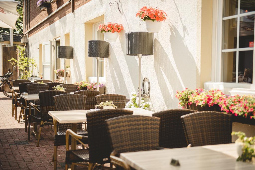 Hotel & Restaurant Zum Vater Rhein Monheim am Rhein Екстериор снимка