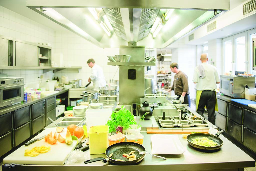 Hotel & Restaurant Zum Vater Rhein Monheim am Rhein Екстериор снимка