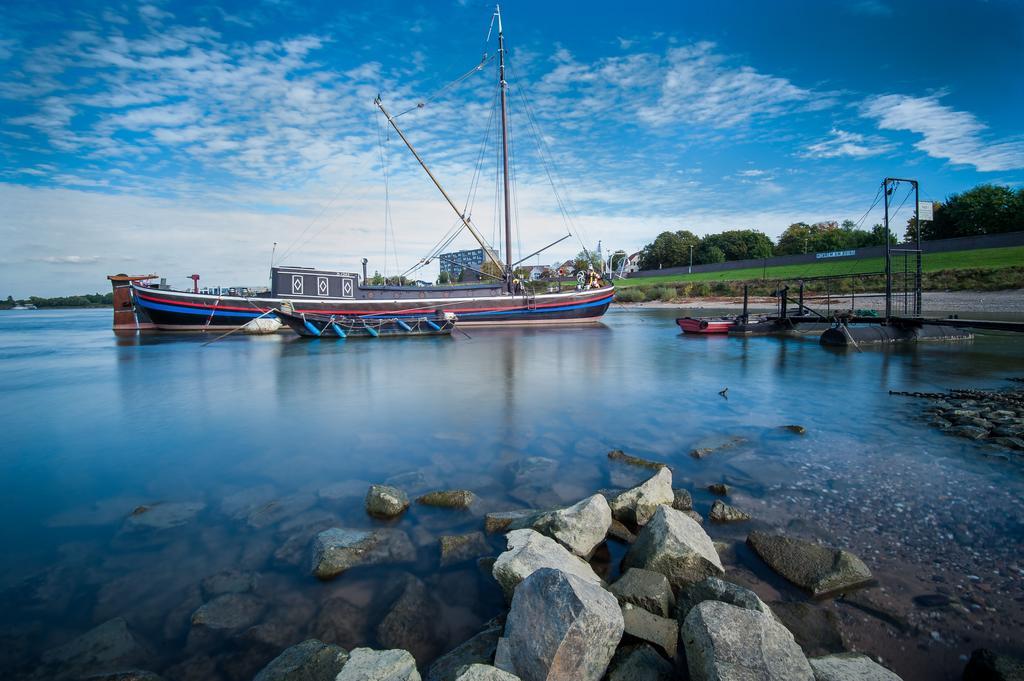 Hotel & Restaurant Zum Vater Rhein Monheim am Rhein Екстериор снимка